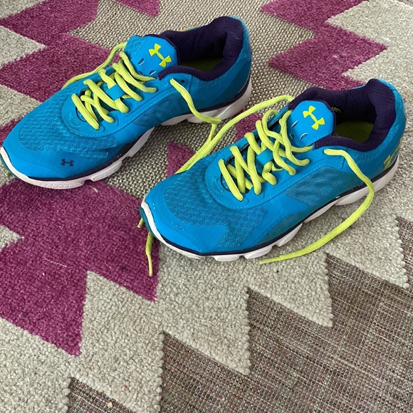 Size 6 blue/lime/purple under armour running shoes - Picture 2 of 3
